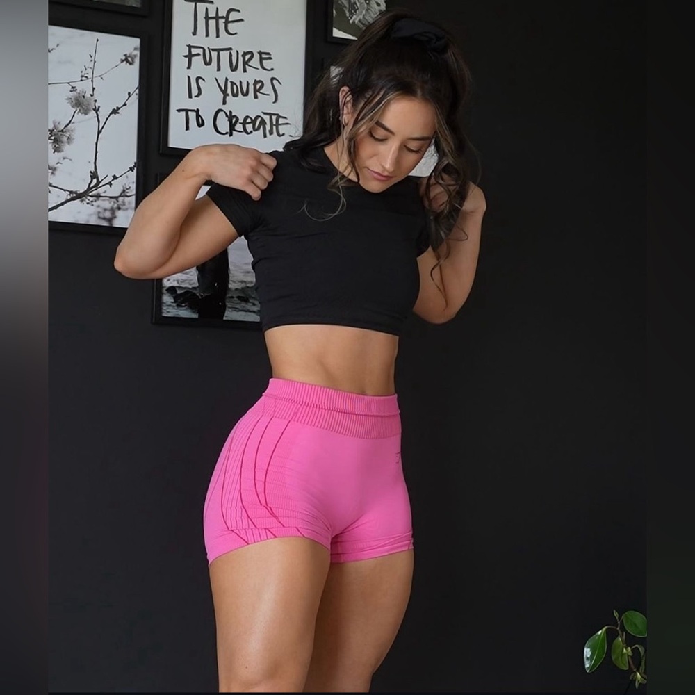 GYMSHARK contour heart seamless shorts NWT